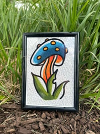 Blue mushroom (3) left