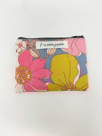 Image 2 of Pochette Porte-monnaie LA DISCRÈTE matelassé fleuri fond gris bleu foncé