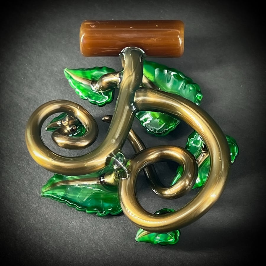 Image of Emerald Leaf Vine Pendant 