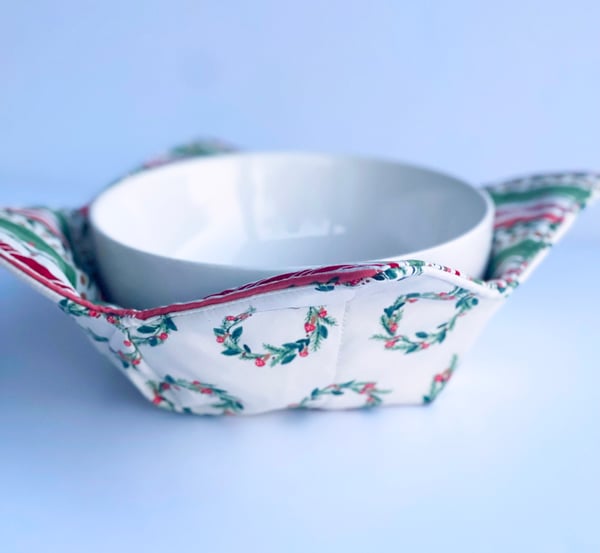 Image of Holiday Wreaths Bowl Cozy