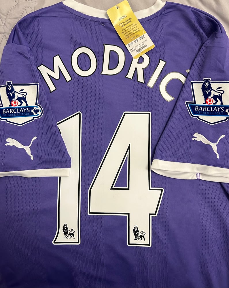 Image of NEW Tottenham Hotspur “MODRIĆ 14” 2011/12 Match Issued Away Shirt + PL patches (XL)