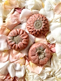 Image 1 of WABI-SABI Roses & Oats Soap / Jabón de Rosas y Avena 3oz