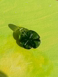 sparkly green clover