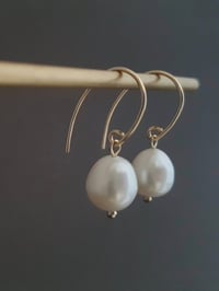 Image 1 of Boucles d’oreilles gold filled perles de culture pendantes 
