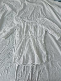 Image 2 of White shirt // XS