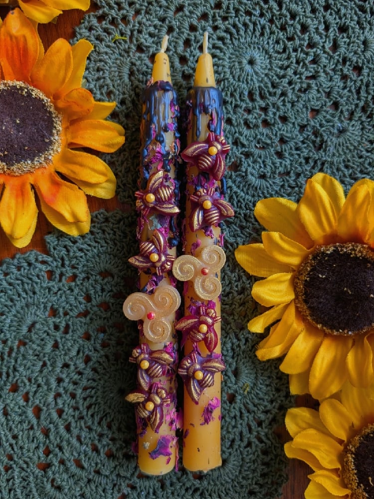 Image of Bees & Triple Spirals Taper Set