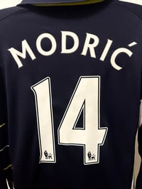 Image 6 of Tottenham Hotspur “MODRIĆ 14” 2010/11 Long Sleeve Third Shirt + patches (L)