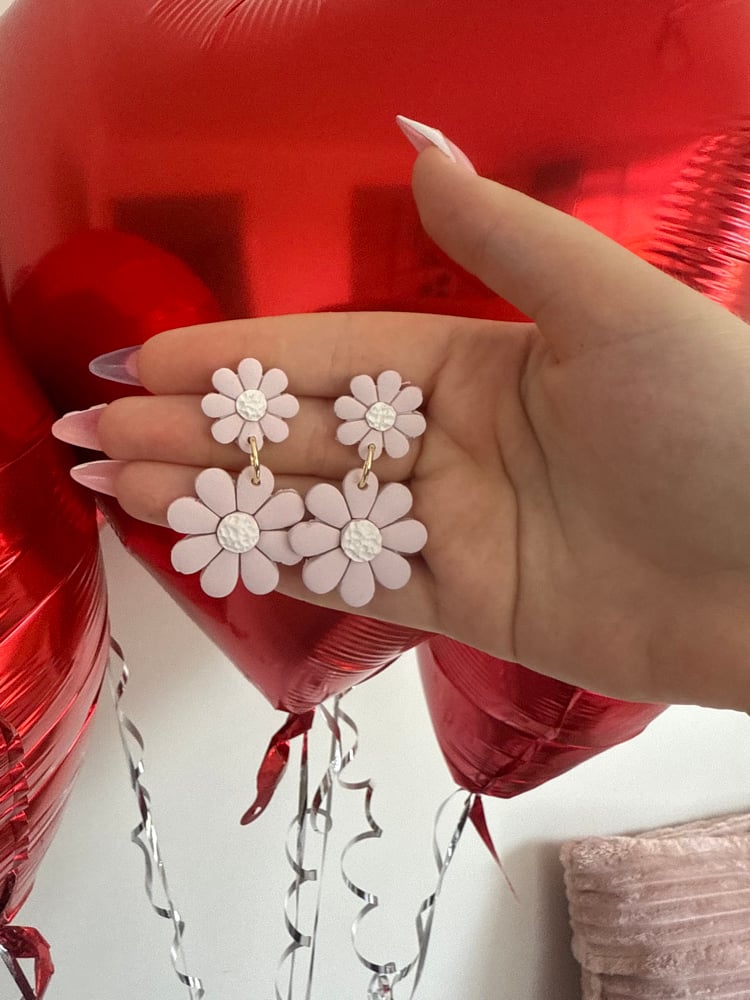 Image of Darling Daisies Dangles 
