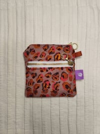 Image 2 of Monedero cuadrado doble bolsillo LEOPARDA