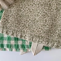 Image 3 of Torchon fleuri vert sauge