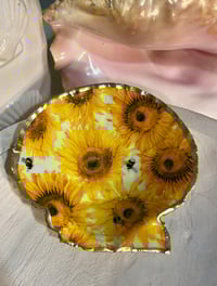 Image 2 of Scallop Trinket Dish SD103