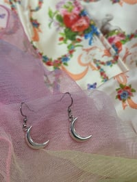 Dainty moons 