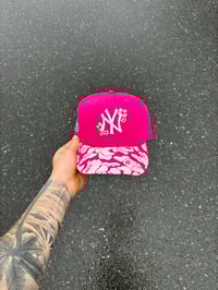 Image 2 of PINK BRIM PINK BLOOM NEW YORK YANKEES CUSTOM FITTED CAP