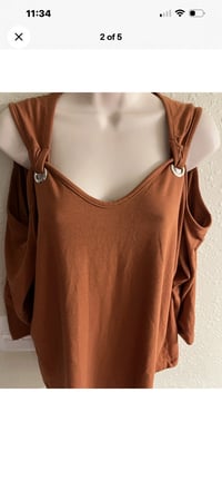 Image 11 of 2X MineTom Open Shoulder Top # 472*10 (Gently Used)