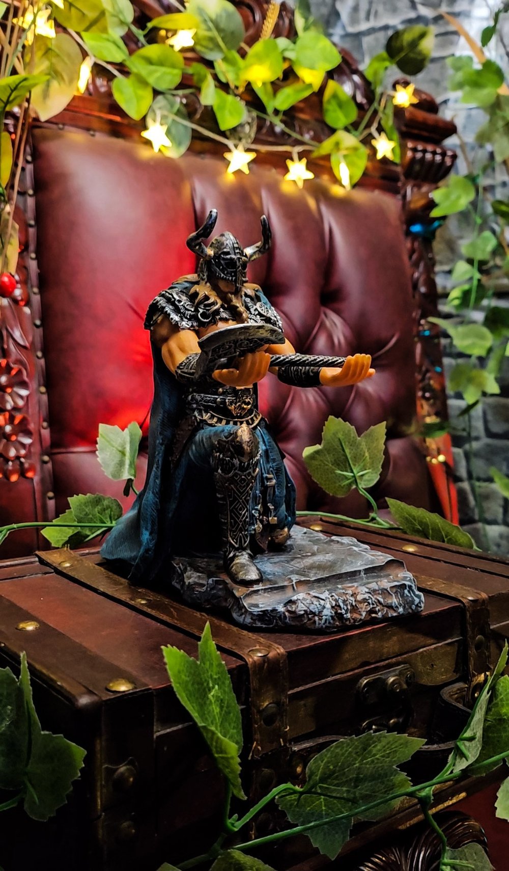 👑The Armored Kingdom Norse Valor Warrior W/ Dragon Skull Stand Holder