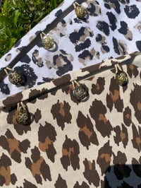 Image 5 of Chaleco feito a man. Leopardo branco. Talla M