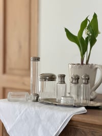 Image 1 of Ensemble ancien de flacons de toilette