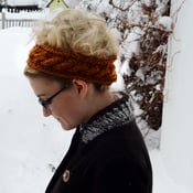 Image of Brown Woolen Hairband with Cables // Braunes Haarband mit Zopfmuster