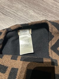 Image 5 of Fèndi Poncho