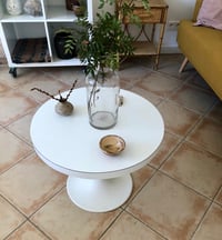 Image 5 of Table basse pied tulipe