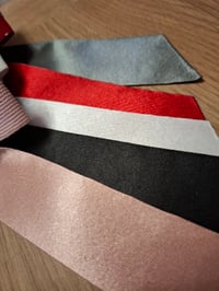 Image 2 of Short tail cord bow