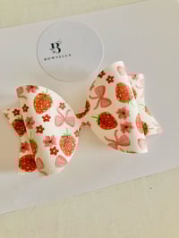 Strawberry bows 