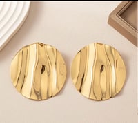 Image 3 of The Wave circle earrings 