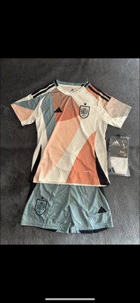 Image 1 of Spain white kit