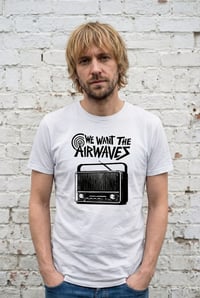 Image 2 of Camiseta We Want The Airwaves