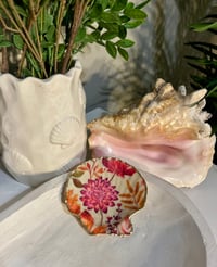 Image 1 of Scallop Trinket Dish SD101