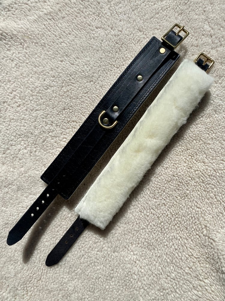 Image of SAMPLE medium cuffs white shearling 