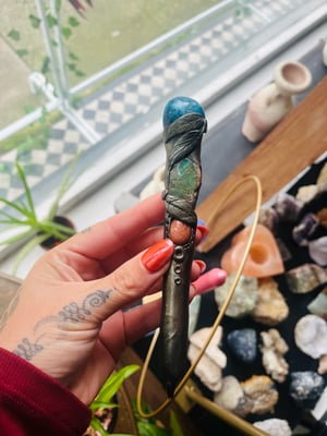 Image of Mediating pen blue apatite 