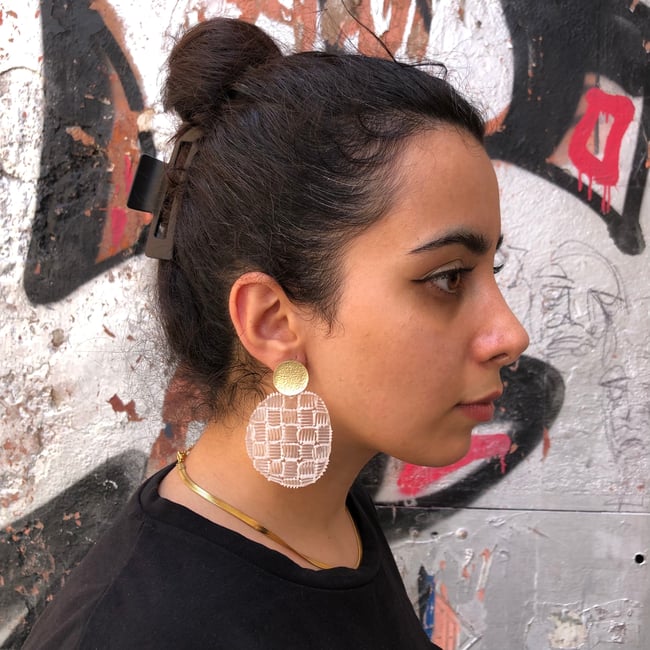 Orecchini Demo Lens trama