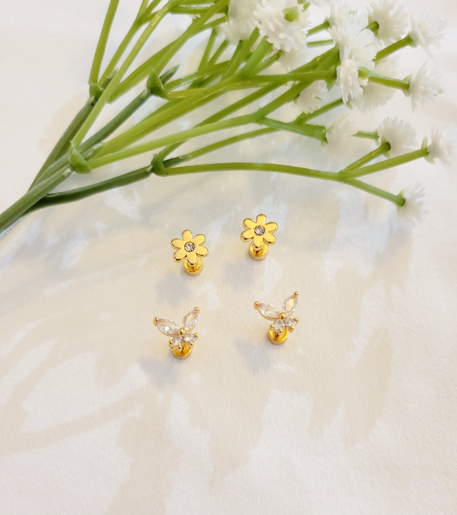 Image of Stud Earrings 