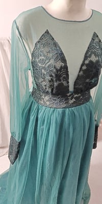 Image 2 of photography dress Adelle - size M - emerald - photo props