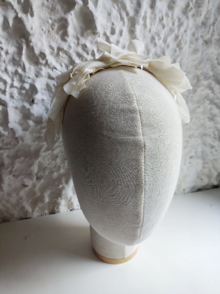 Image of Cerchietto romantico fiocchi avorio 