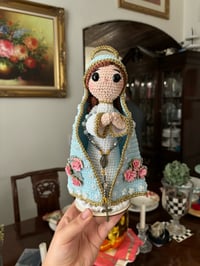 Image 1 of La Inmaculada Virgen María 🩵 tejida a mano 