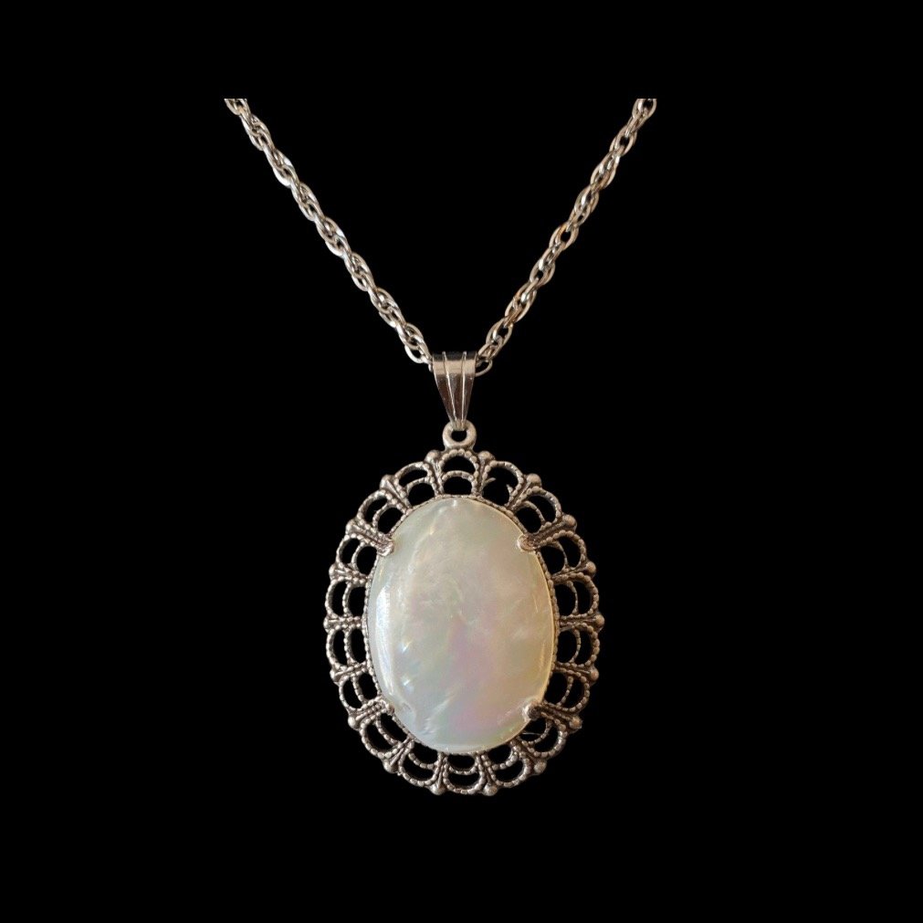 THE MOTHER OF PEARL AMULET | LUNA DE SANGRE