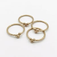 Image 2 of Anillo bolitas Stella
