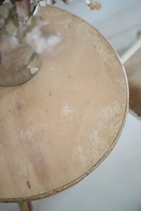 Image 4 of Petite table en rotin