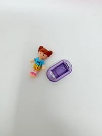 Image 10 of Ensemble bracelet et Polly Pocket Carré fushia parc d'attraction