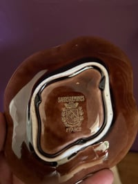 Image 9 of 2 tasses à café et sous-tasses, Sarguemines très anciennes milieu XIXème s, irisé, châtaigne