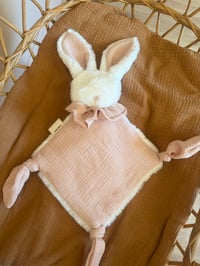 Image 3 of DOUDOU ENVELOPPANT FOURRURE ÉCRU / NUDE