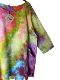Image 4 of 1XL 100% Cotton Woven Forager Pocket Top in Watercolor Ice Dye