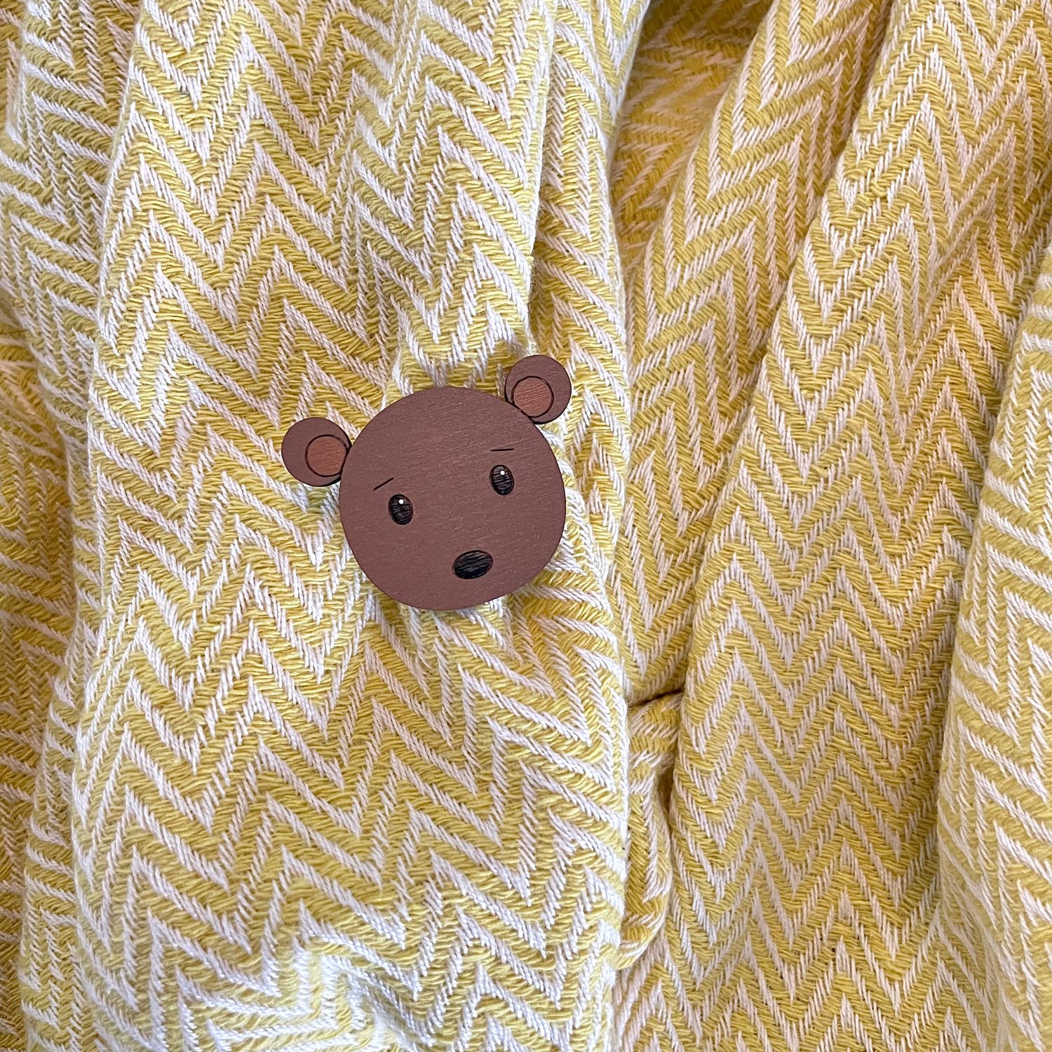 Image of DORIMU WOODEN BEAR PIN - brown