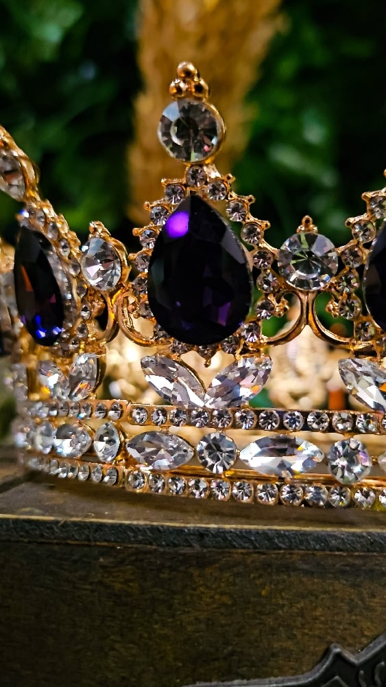 ๐The Armored Kingdom Dark Purple Crown (Gold)