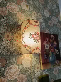 Image 5 of Applique murale cylindrique mémoire fleurie 