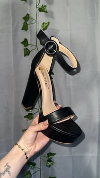 BLACK PLATFORM HEEL