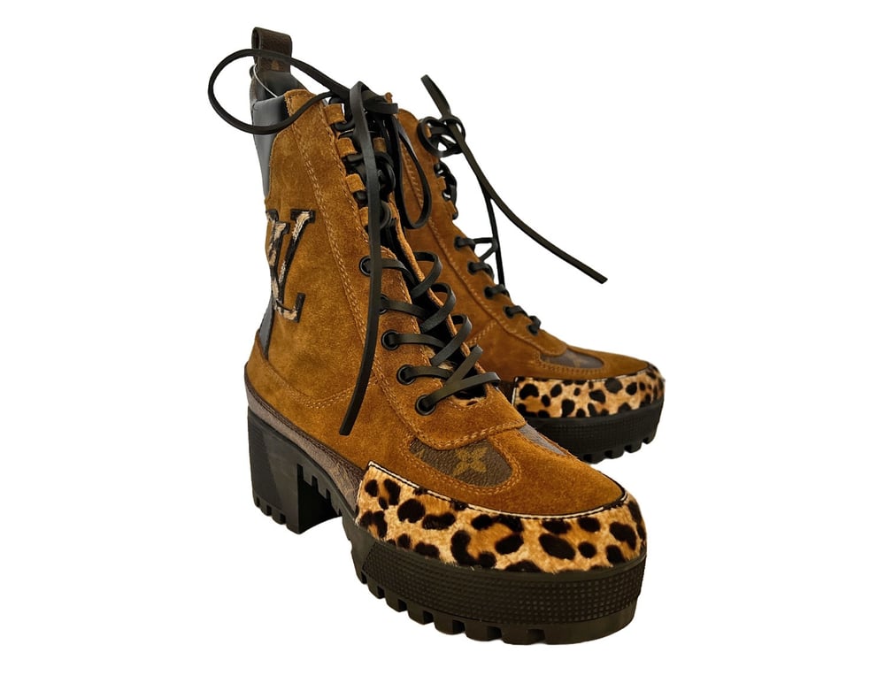 Image of Louis Vuitton Size 36 Laureate Boots 123-232