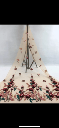 Image 4 of Sets with lace train 